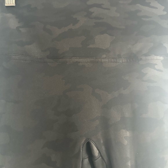 SPANX Black Leggings medium size brand new - Picture 3 of 6
